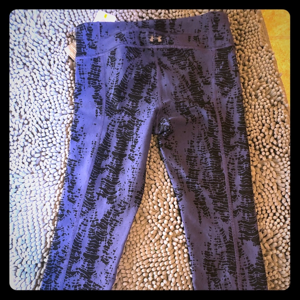 Size small under armor Capri yoga pants